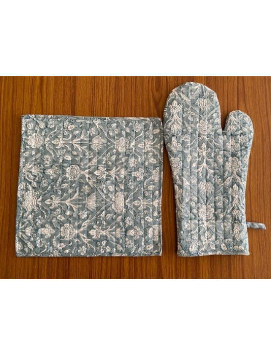 Kitchen oven Mitts and pot holder