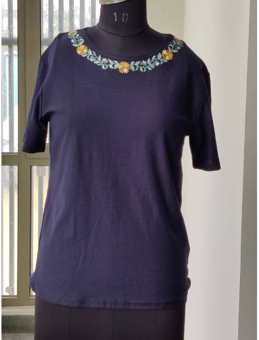NECK EMBROIDERED T-SHIRT