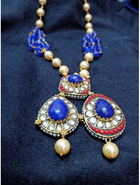lapeez pendant with pearls Mala