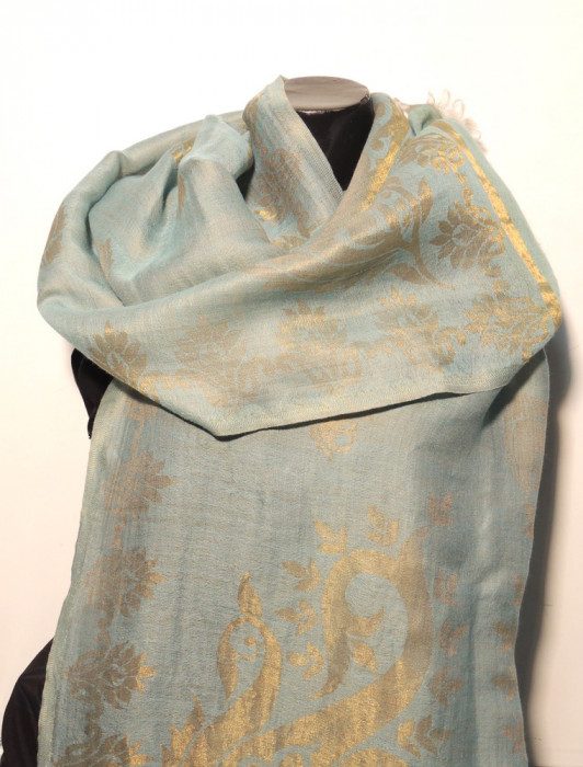 Pashmina fine wool with zari on reversible side