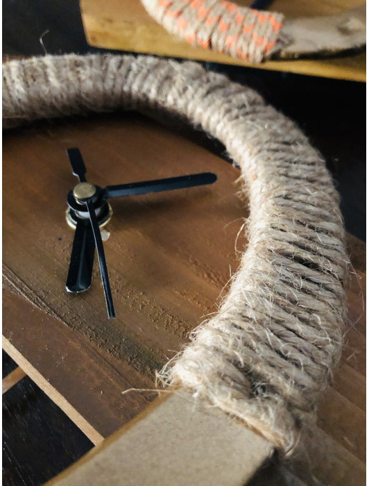 Rustic Horseshoe Table/Wall Clock (Jute)