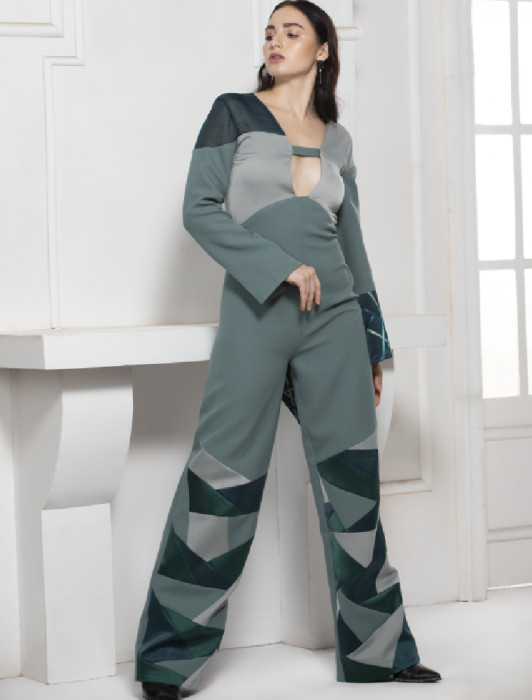 GREEN MONOTONE SATIN CREPE JUMPSUIT WITH ONE SIDE FLARED SATIN TEXTILE SLEEVE